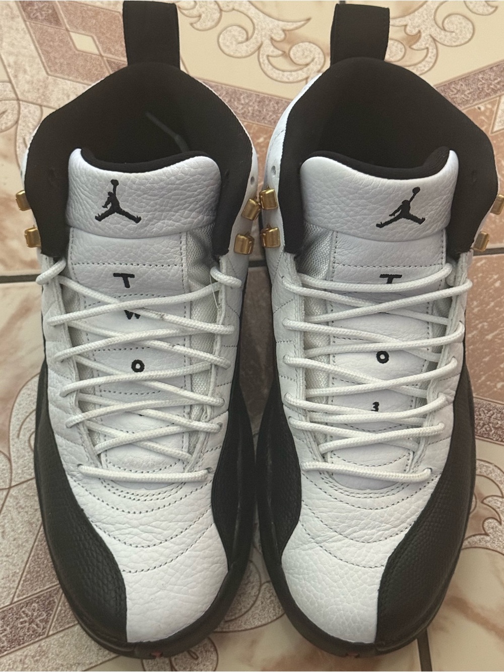Jordan Men's Two-Tone White and Black Retro Sneakers